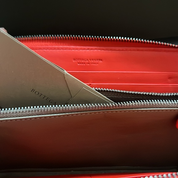 Bottega Veneta Wallet! - Picture 4 of 8